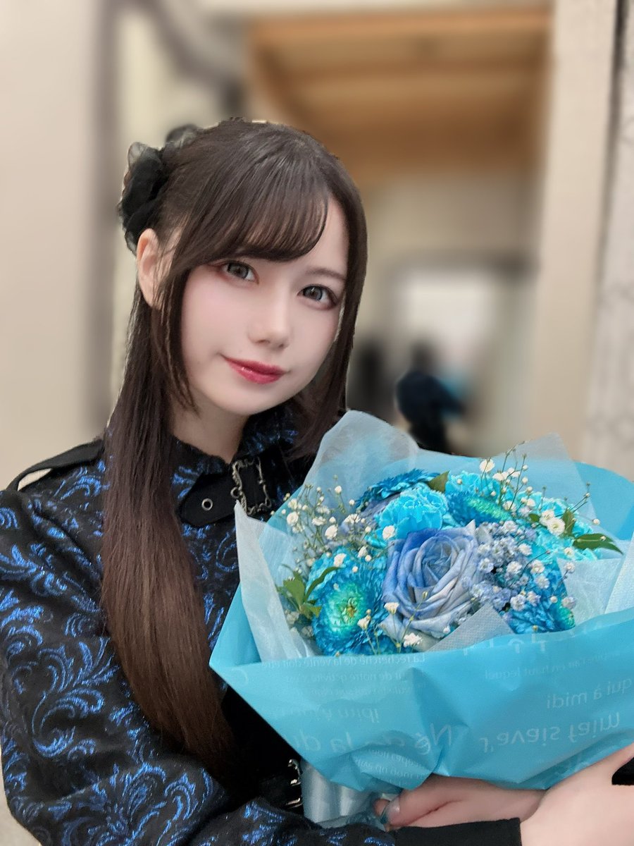 はろ💐

昨日はSNSでも色々お知らせさせていただいてびっくりしたかな？
お久しさんもいると思うのだけど、今私は3ユニット(派生含む)所属の代表、プロデューサー兼メンバーをしております🔥
期間限定とはいえソレイユ入れると兼任4ユニット…笑
体力作りするぞー！みんなも体力作りしておいてね笑