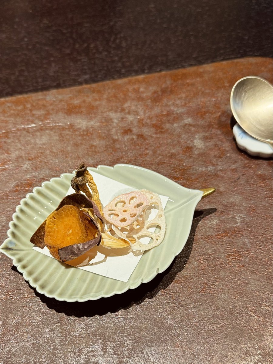 sonnzero's tweet image. 을지로 규반 🍲 

굴 톳 이런거 선호하지는 않는데, 아주 잘 준비해주셔서 늘 잘 먹는 사람처럼 다 먹었다!

(코스에 육류도 포함되어 있어요)