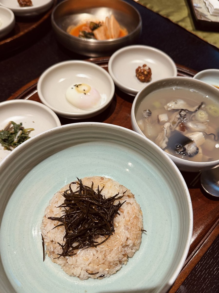 sonnzero's tweet image. 을지로 규반 🍲 

굴 톳 이런거 선호하지는 않는데, 아주 잘 준비해주셔서 늘 잘 먹는 사람처럼 다 먹었다!

(코스에 육류도 포함되어 있어요)