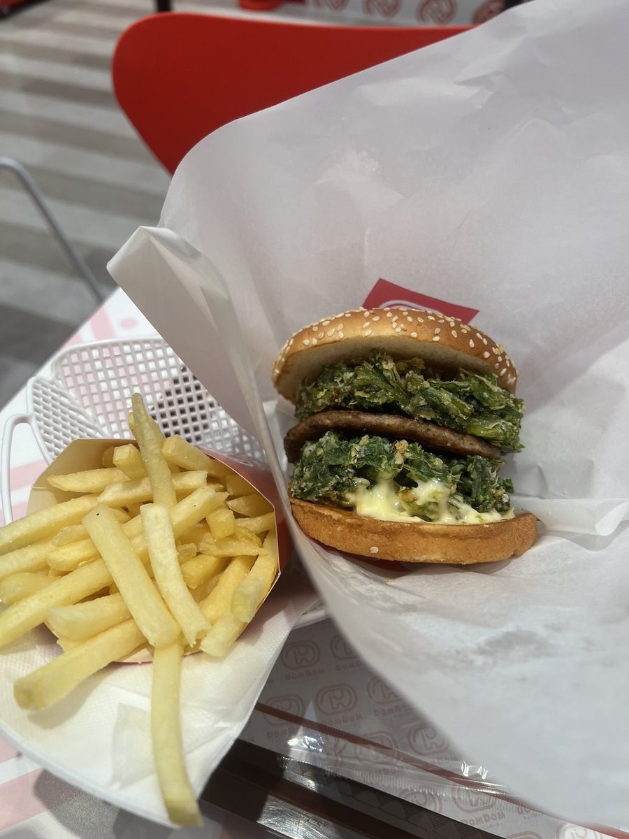 ドムドムで春菊食ってる