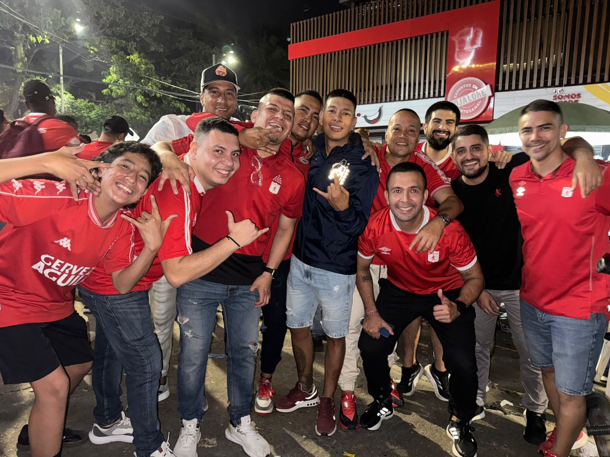 99 años ... llenos de amistades <a href="/AmericadeCali/">América de Cali</a>