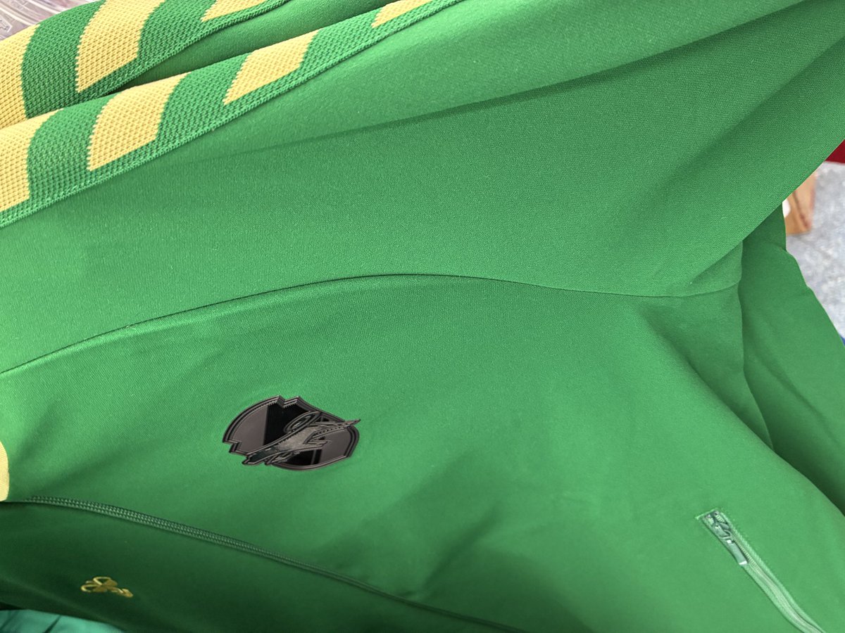 t_chiba_fb's tweet image. 本日発売‼️‼️
hummel×ジェフユナイテッド市原・千葉
コラボアイテム本日発売‼️
練習・観戦・日常全ての用途で使える万能ウェア達が登場！！

コチラも今回限りの入荷になりますのでお早めに🏃‍♂️🌬️🌬️

サイズ等のお問い合わせはDM又はコメントまで！！

#JEF
#ジェフユナイテッド市原・千葉
#hummel