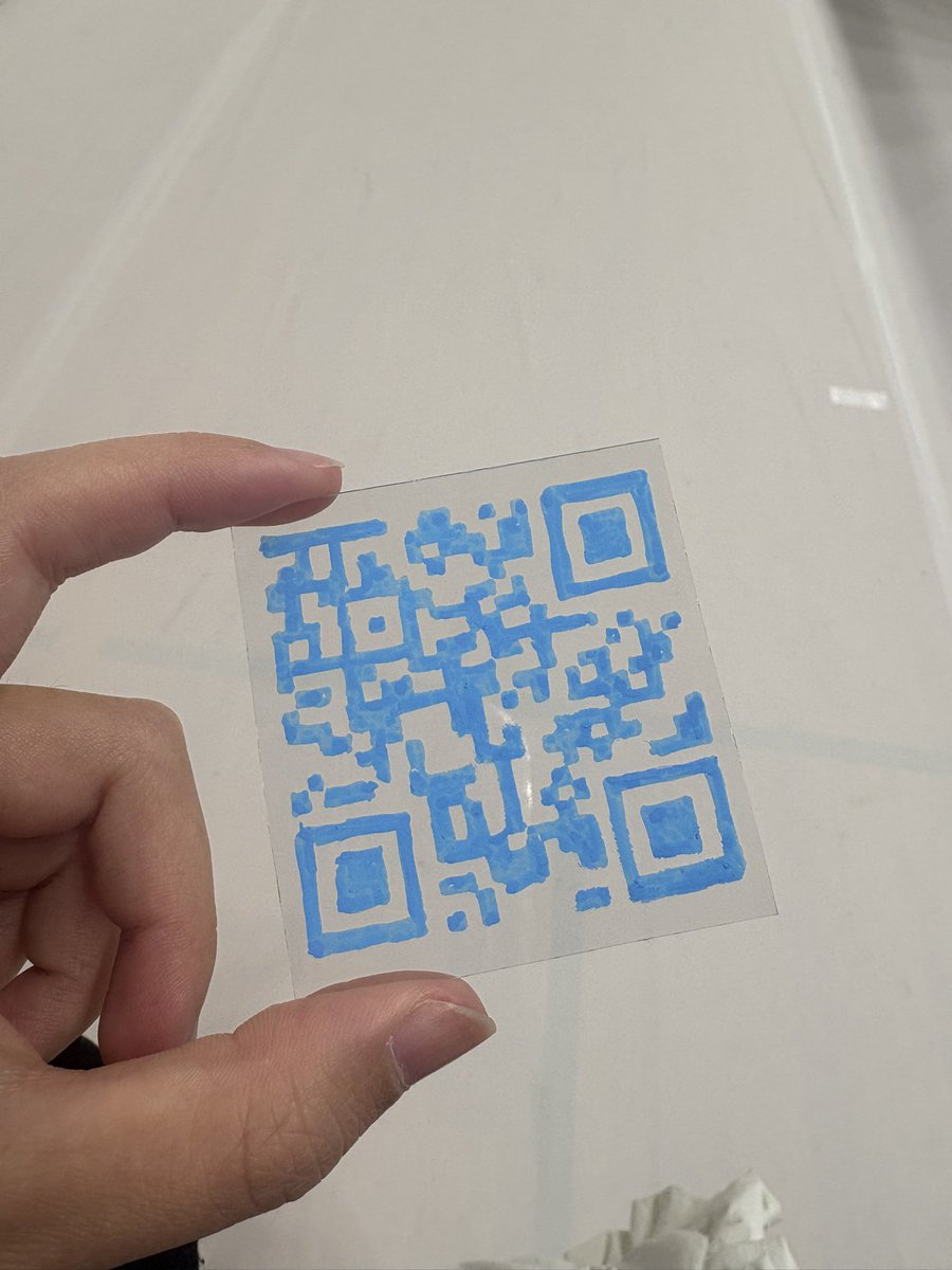 namdo404_7's tweet photo. 現金を忘れて印刷が出来ず、ゴリ押しでQRコードを制作するなど https://t.co/n8xrG9FIDO