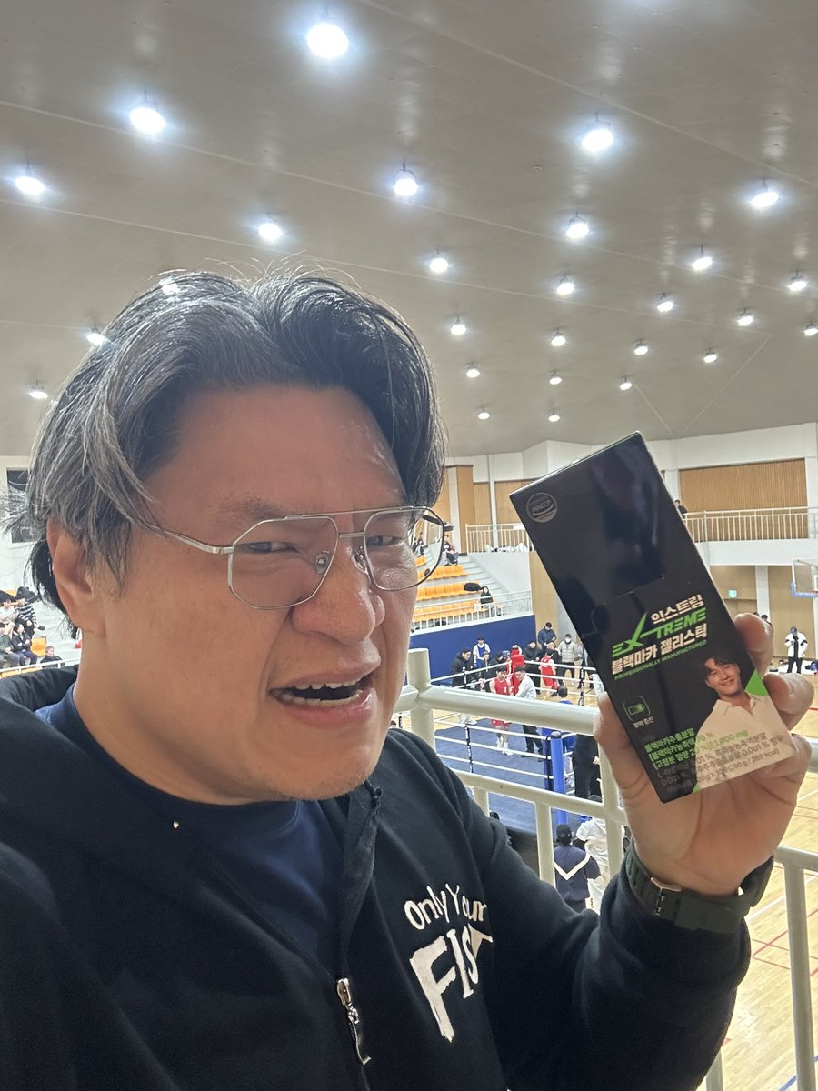 2026년 첫 복싱경기. 대회 최고령 참가자로 통합 무제한급에 출전. 판정패를 기록했습니다. 하지만 #익스트림 #블랙마카 덕분에 끝까지 버틸
수 있었습니다. 다음엔 꼭 승리하겠습니다. ^^