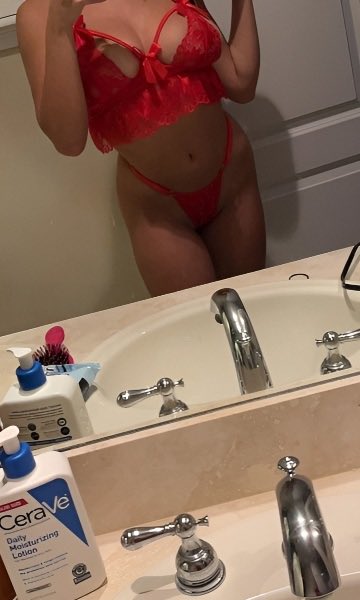 lilyxxxmae's tweet photo. giving a Black King the best early valentine’s day gift tonight (me) ♠️ 
•
•
•
#bnwo #blacked #bbc #cuck #cuckold #qos #snowbunny #nsfw #nsfwtwt #cucked #cuckhold #hotwife https://t.co/V3mFfd9fsb