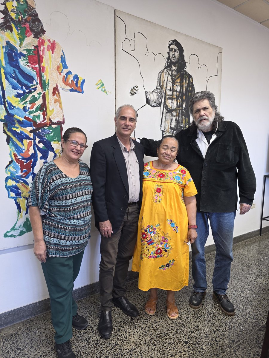 En la <a href="/CasAmericas/">Casa de las Américas</a> c/María Elena, Yoly, Albertico y la diputada mexicana Petra Romero, q siente un hondo compromiso x Cuba.  Está dispuesta a apoyar a la <a href="/HumanidadEnRed/">Red en Defensa de la Humanidad</a>.  Gracias x tu solidaridad, querida Petra!!! Viva México!!!
#CubaNoEstáSola