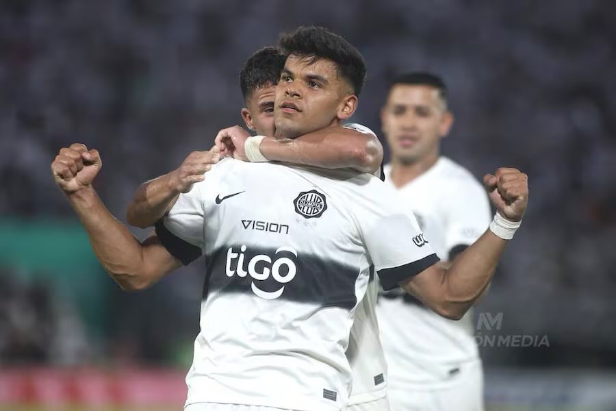 Atención: Me confirman desde Olimpia que Rodney Redes es Nuevo jugador de LDU y que es un gran delantero por derecha, muy rápido, y quienes conocen en el juego de Alzugaray me confirman que tiene mejores caracteristicas y quizá tiene mas argumentos para triunfar en LDU. Ojalá así