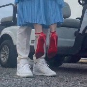 Im crying THE SIZE DIFFERENCE OF BAD BUNNY AND LADY GAGA😭😭😭🤍