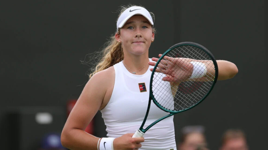 🎾📈 بـورصة التنس العالمية: سهم 'ميرا أندريفا' يلامس السحاب! 💎🚀
رشاقة استثنائية، كرات ماكرة، وأناقة محصنة ببريق Tiffany. الجوهرة الروسية تتحضر لـ 'الاستحواذ الكامل' على ألقاب 2026 بـ 'سيولة مهارية' لا تعرف الانكماش. 
🏛️هل أنتم مستعدون لعصر ميرا؟ 🇷🇺🏆nmanews.com/2026/02/14/%d9…