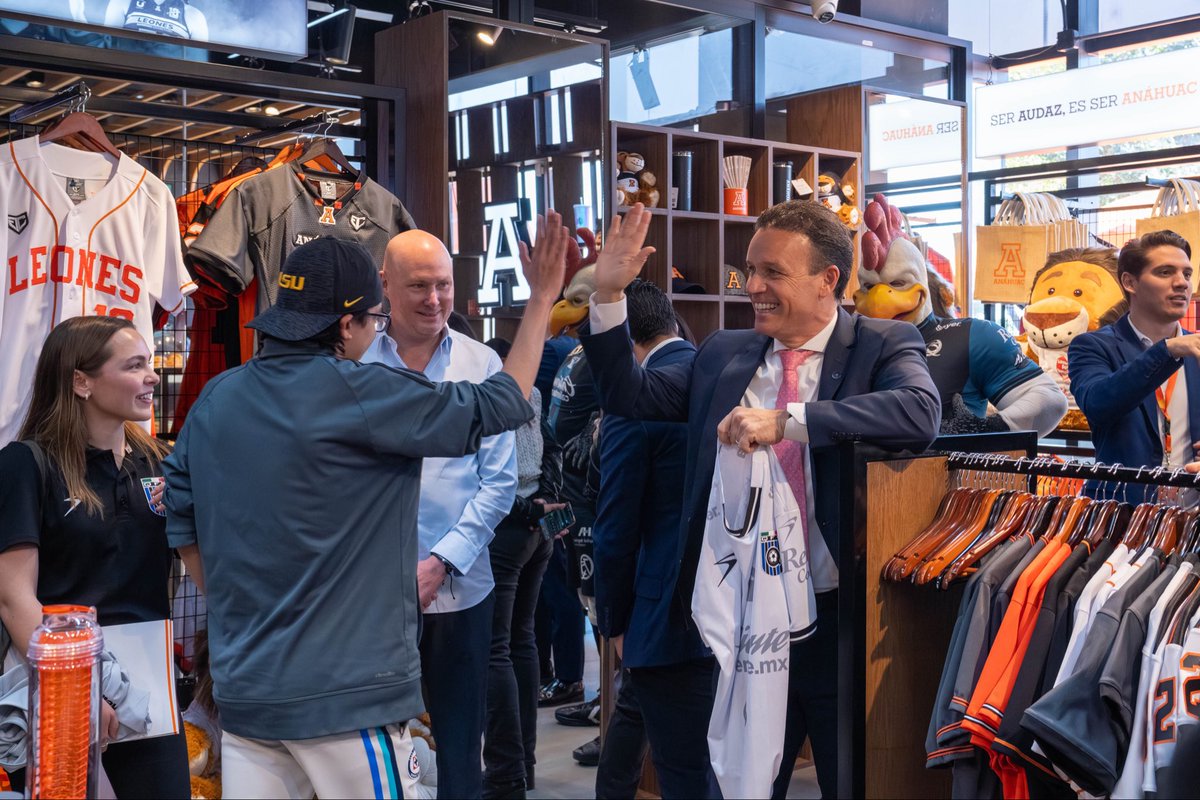 Un orgullo renovar la Cátedra entre la <a href="/anahuacqro/">U. Anáhuac Querétaro</a> y <a href="/Club_Queretaro/">Gallos Blancos 🐓</a> .
Esta alianza reafirma nuestro compromiso por impulsar la formación integral de nuestros estudiantes, vinculando la excelencia académica con el deporte profesional y el liderazgo en acción.