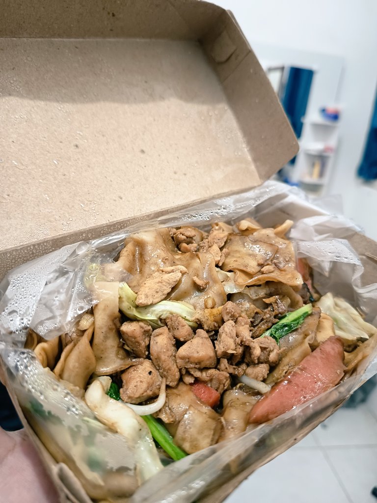 Bylifff's tweet photo. Aku ga expect kalau ini buanyak banget. 
Berawal dari tiba² pengen pangsit goreng le gino yang dulu viral banget berakhirlah search dan menemukan resto ini. Topping bakso dan sosis, pangsit nya guede² wareg. 

📍PANGSIT GORENG LAUK PAUK
https://t.co/MSrNSYYfcm https://t.co/ALDIl4c0YJ