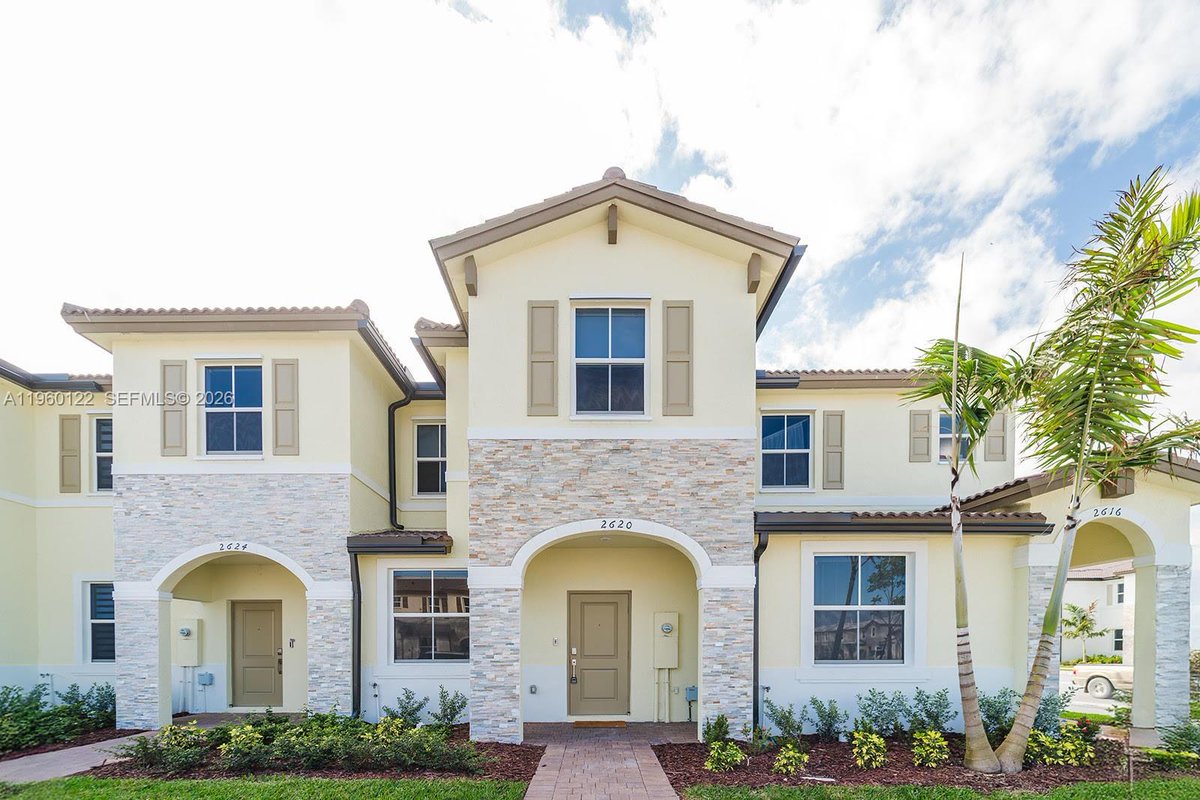 Realtor_Lidia's tweet photo. For rent | $2,300/month

Brand-new 2024 townhouse with 3 bedrooms, 2.5 baths, open layout, modern finishes, and private fenced patio. Conveniently located near everything Homestead has to offer.

2620 SE 28th Dr # 2620, Homestead, FL 33035

—
Lidia Solorzano
Broker Associate
📲 (305) 979-5047
📧 lidia@relinkre.com
