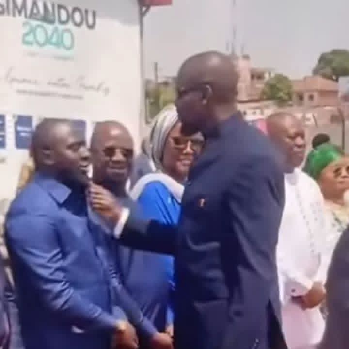 Oury291's tweet photo. Même agissements que KORO. Finalement, il s'en ira comme KORO. https://t.co/G2XKO9BxBG
