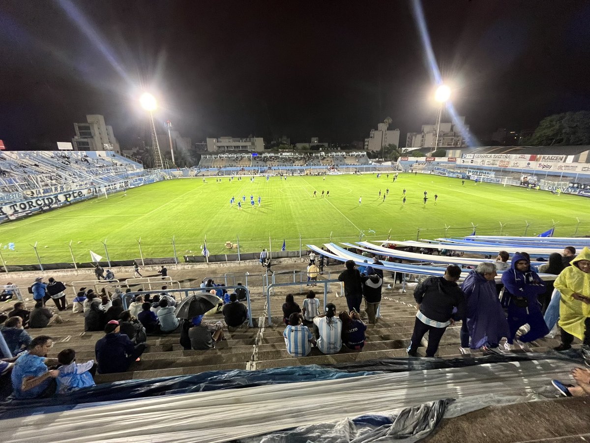 Alquilo cancha futbol 11
Apta para primera nacional 
Iluminación led de última generación 
Capacidad +20k personas 
Jugó el Diego 
Ideal para equipos sin cancha
Cualquier cosa MD