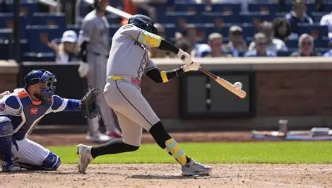 RickertAnalytic's tweet photo. PLAYER CASE STUDY: Geraldo Perdomo
Geraldo Perdomo burst onto the scene in 2025 with a top 5 season in the MLB by fWAR.

How?
Is it sustainable?
I did a deep dive into his pitch splits, batted ball data and underlying numbers.

Here’s what I saw and why I think it's legit!🧵⬇️