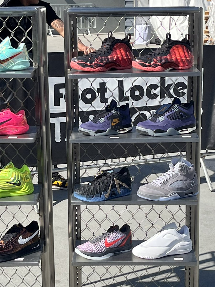 Joshua_Waters's tweet photo. @karidaniels Foot Locker was about a 90min wait today.  Everything was still available as of 2:00pm pacific today. https://t.co/JOPCydylfM