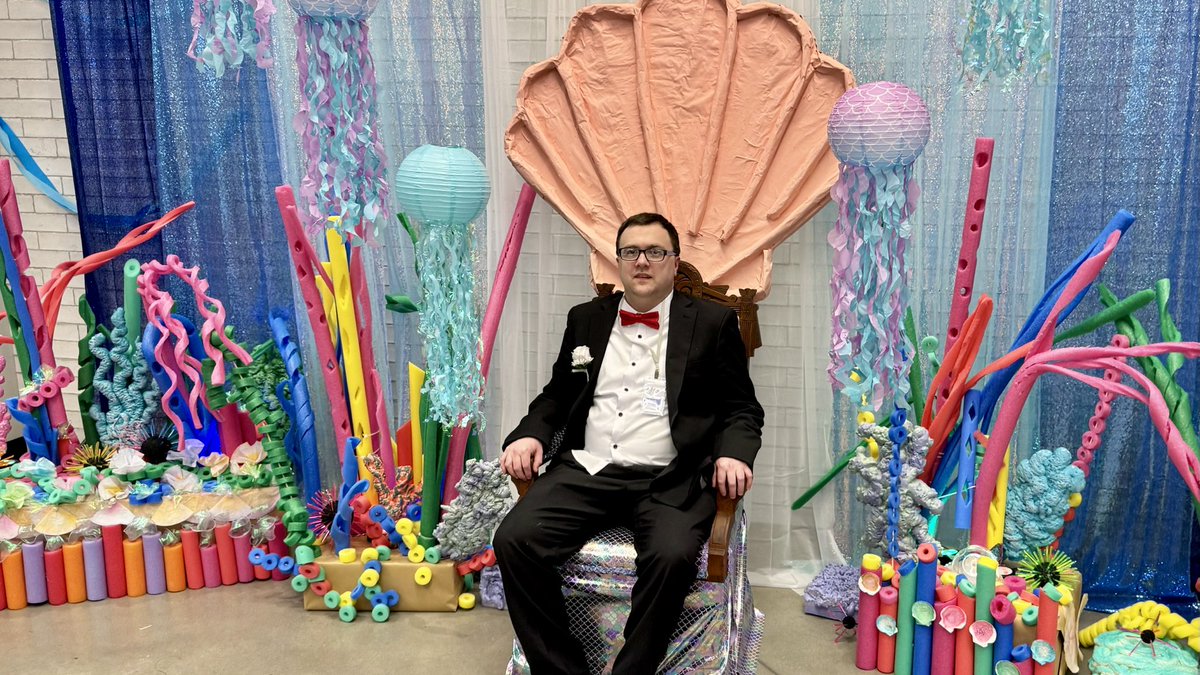 EdPiotrowski's tweet photo. What an amazing, emotional, and truly inspiring night at Ekklesia Christian Church! I had the honor of helping kick off the Night to Shine Prom for some very special Kings and Queens in our community. I’ve known many of these incredible individuals for years, so seeing them walk the red carpet, smiling and soaking in every moment, always fills my heart with joy (and yes…a few happy tears too).

A huge thank you to Matt & Tina Wilson and the hundreds of volunteers who pour their hearts into making this a night these beautiful souls will never forget. You all are such a blessing and you absolutely rock!!
❤️👑💙