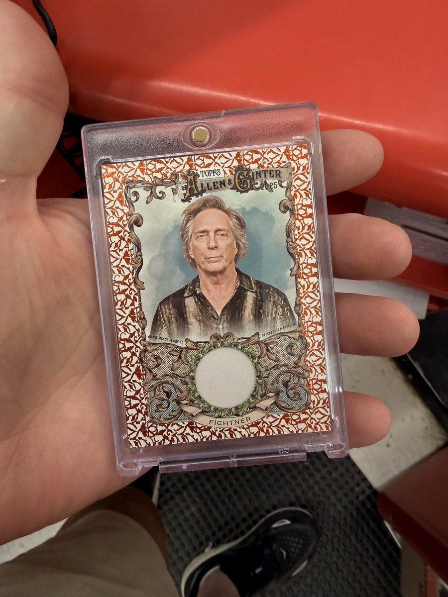 OneLegEvan's tweet photo. Today’s #PocketCard is my beautiful William Fichtner Orange Relic /25 @CardPurchaser https://t.co/wjnlr3npr4