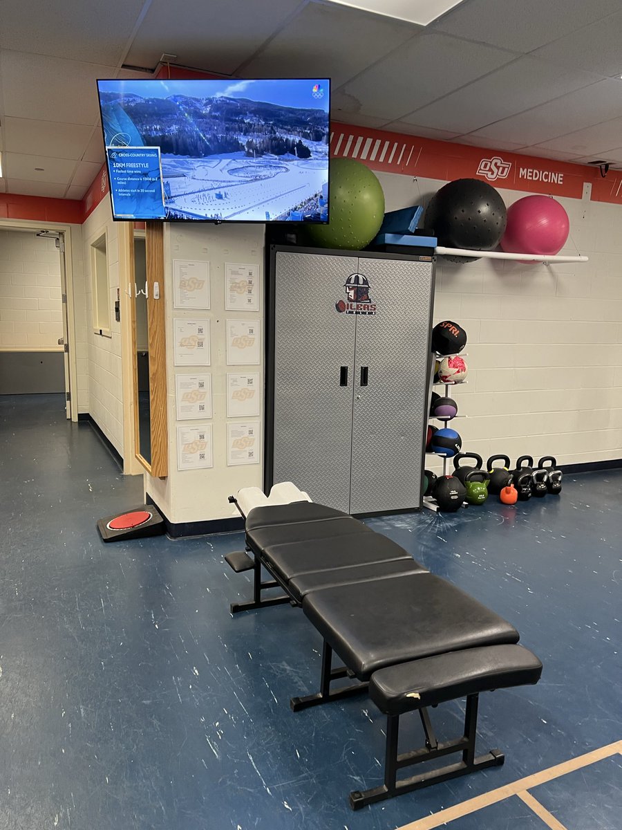 MarshallChiro's tweet photo. Not a bad office for Dr. Marshall tonight! Let’s go Oilers! https://t.co/4quu8ijoZ0