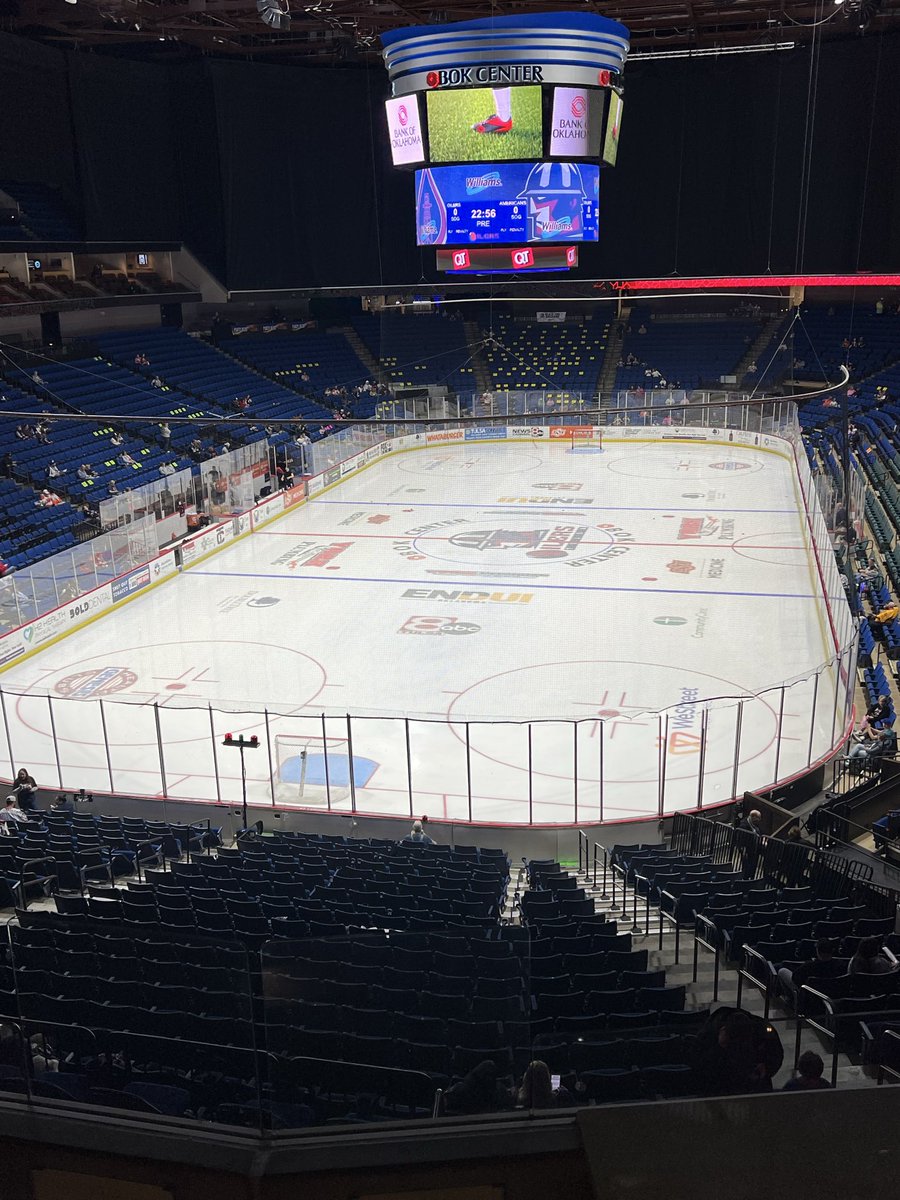 MarshallChiro's tweet photo. Not a bad office for Dr. Marshall tonight! Let’s go Oilers! https://t.co/4quu8ijoZ0