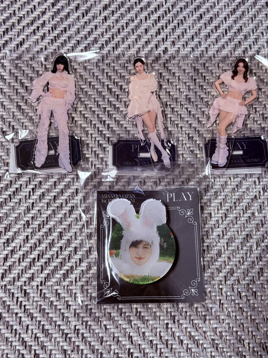 ほんと買ってきてくれてありがたいです！ スマホグリップももりん手に