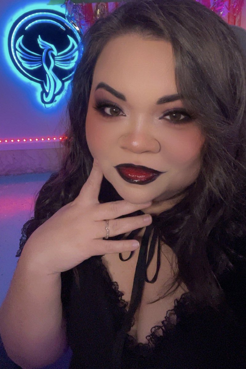 MrsPH0ENiX tweet media