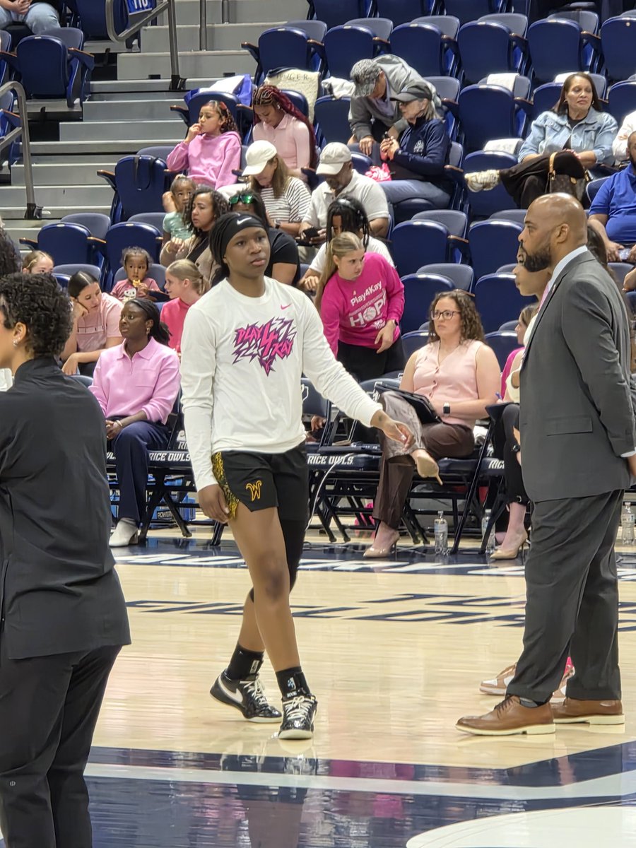 I can't believe I have known and was able to coach <a href="/BreMode7/">Bre’yon White</a> in the 7th grade!! To see her at this level is crazy and well-deserved!!! Let's gggooo!!! 🏀🏀🔥