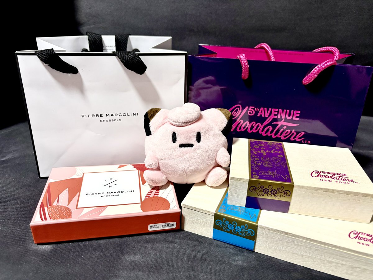 今日のぴ

はっぴーばれんたいん💝꒰ঌ(੭•'-'•)੭🍫✨

（例によって渡してから写真撮りたいからかしてってお願いするっていう）