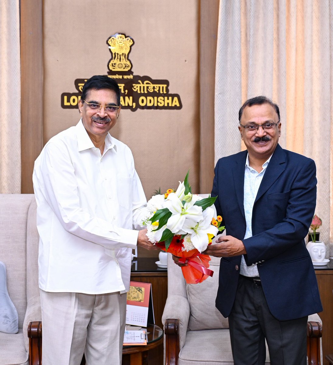 munarajat's tweet photo. A precocious moment  with Hon Governor sir at Lok Bhavan presenting the Asia book of Records of the “”Protocol type model of Rafael made out of scrap materials https://t.co/PCLnsAPz5q