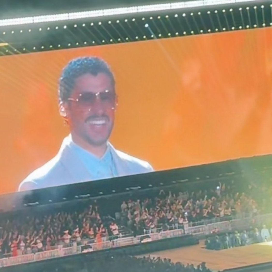 Bad Bunny tonight in Argentina:

“Me encanta estar en Europa"