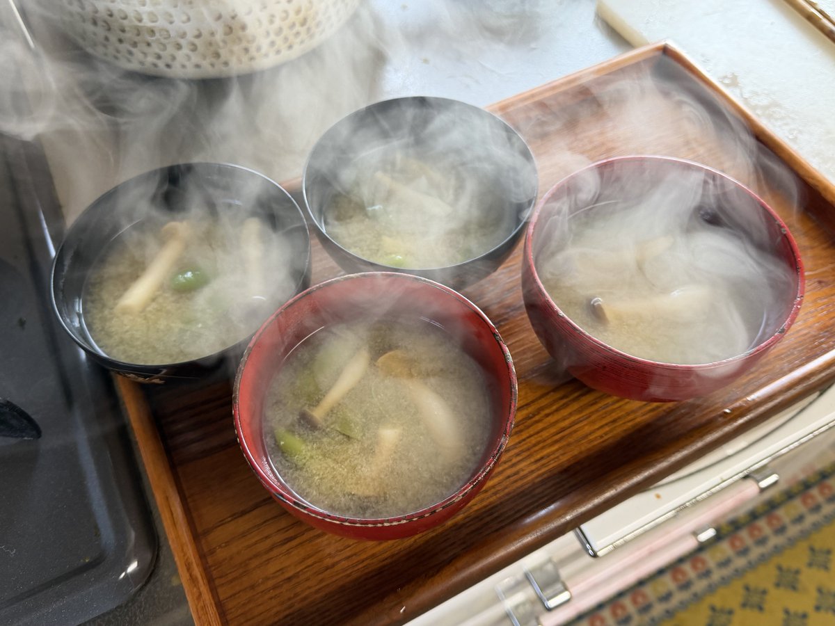 寒い地域あるある
寒すぎて全貌が見えなくなる味噌汁