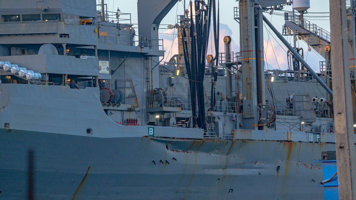 🇺🇸NEW:Damages sustained by the US Navy supply ship USNS Supply as a result of a collision with the missile destroyer USS Truxtun in the waters of the Caribbean Sea.