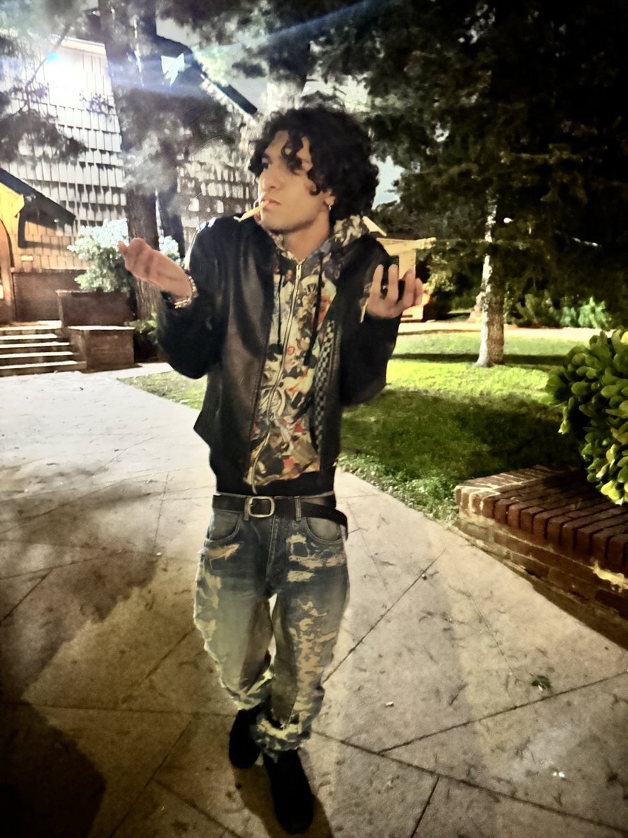 bo0gerz's tweet photo. phase 2 off the givenchy yeann https://t.co/e3ycuwpPE3