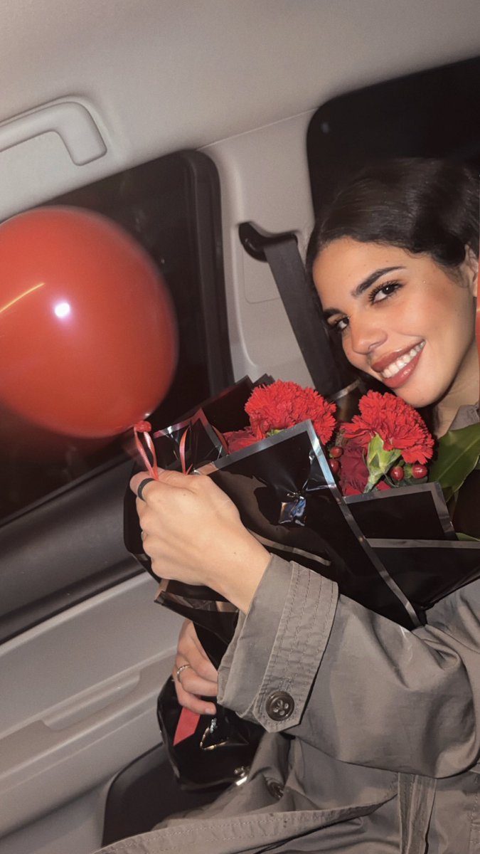 naaesml's tweet photo. I had the happiest valentines anyone can ever have🥹❤️ https://t.co/WbKwvdcRFY