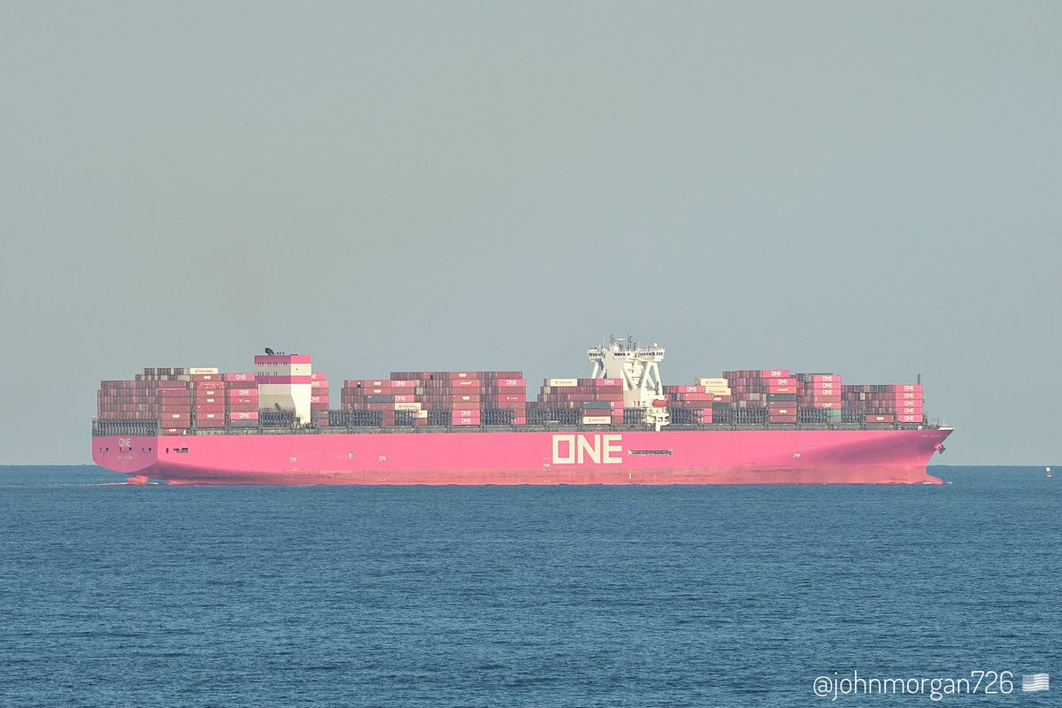 johnmorgan726's tweet photo. The ONE FALCON, IMO:9741425 en route to New York, flying the flag of Japan π―π΅. #ShipsInPics #ContainerShip #OceanNetworkExpress #ONEFalcon https://t.co/v3Ki1Zg4Xm