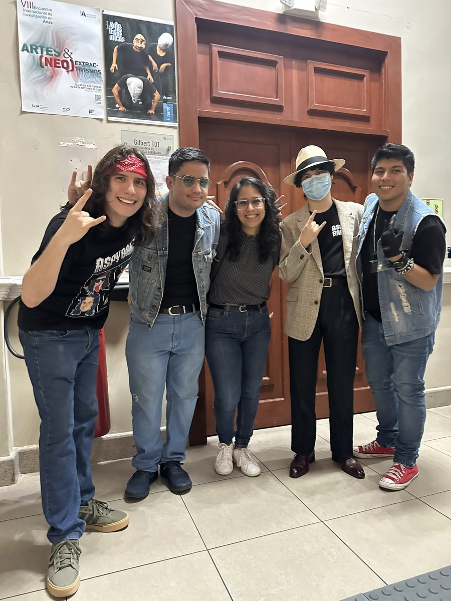 Junto a <a href="/jenvillafuerte/">Jᴇɴ Vɪʟʟᴀғᴜᴇʀᴛᴇ-Pᴇɴ̃ᴀ</a>, cantautora nacional. Fue un honor encontrarnos en nuestra tocada de arreglos y nos encantan tus temas 💙🖤🔥🤘👍