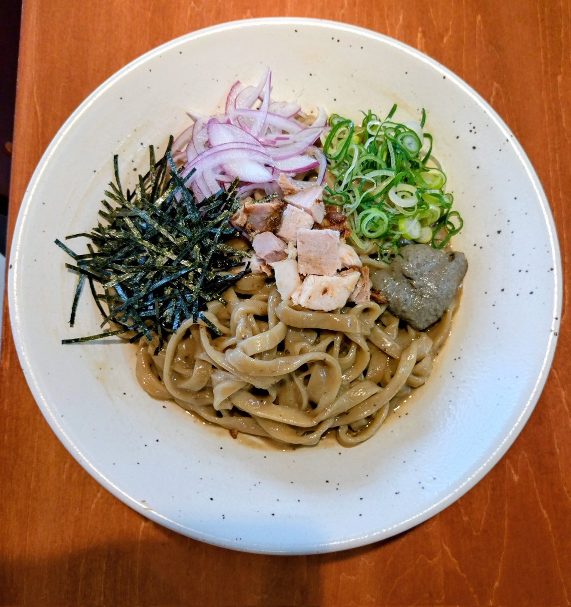 dan_dan0611's tweet photo. おはようございます！
本日・明日の2日間、
限定「濃厚煮干しまぜそば」販売いたします！
1日10食限定です。
麺は平打ちの特注麺を使用。
濃厚な煮干しの旨みをしっかり楽しめる一杯に仕上げました。
本日も皆さまのご来店お待ちしております！ https://t.co/v3RQcbizYJ