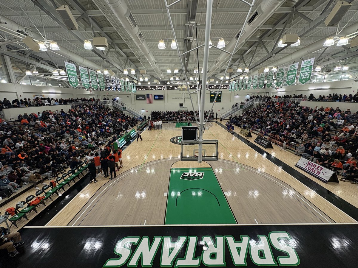 Jared_Wagner5's tweet photo. Awesome to have the YAIAA championships back inside Charles Wolf Gym! https://t.co/jBGAKKs8fy