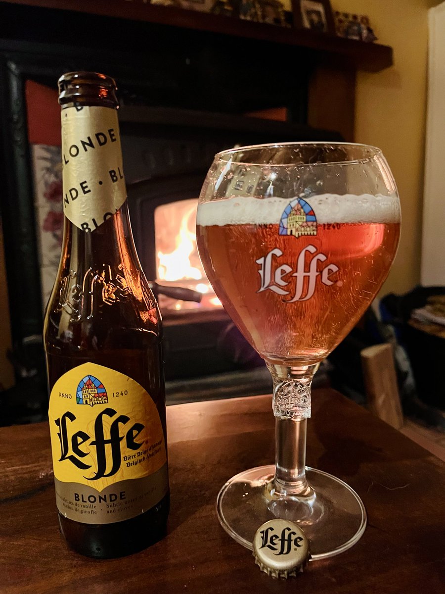 Bilcro's tweet photo. #WeekendBeers roll on with a 6% bière blond from @Leffe. Golden ale with big honey & biscuit and light spicy fruit notes. Sweet, bold & tasty!😋
Salut!🍻
@fennaldo @antrim_man @pcr123 @CorkBeer @BADONICUS @mjpm67 @keefmullin @Imagicranium @PaulOBrien10 @SparkyLotus @FiShoop https://t.co/oYMs2RyPXr