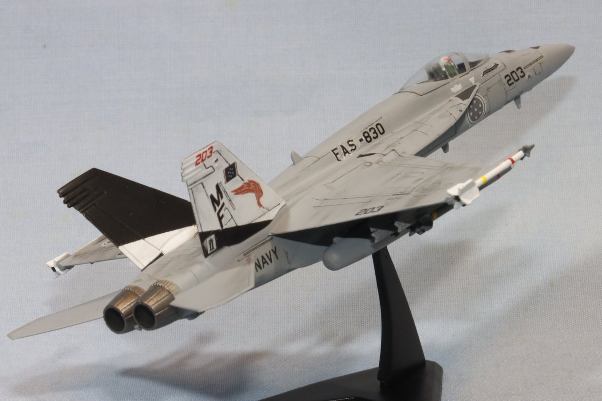 Ossa_kestrel's tweet photo. 《RISE ABOVE》

#エフトイズ 1/144 F/A-18E スーパーホーネット
#エースコンバット8 中央ユージア連合海軍 FAS-830"JOKERS"所属 MF203 "WINGS OF THEVE"　完成!
#エースコンバット #ACECOMBAT #ACE8 https://t.co/4sb429Nu0s
