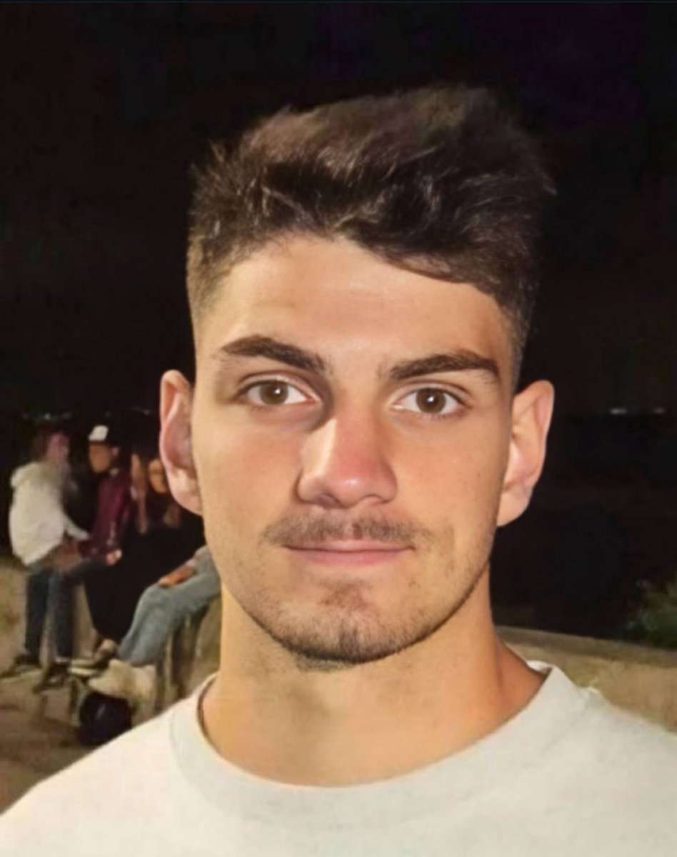 Miembros de Antifa asesinan a golpes a
Quentin, un joven francés de 23 años que protegía a las chicas del colectivo de derecha Némésis mientras protestaban contra la inmigración ilegal en Lyon.
x.com/SS_Lecaros/sta…

"Testigos":
<a href="/elonmusk/">Elon Musk</a> <a href="/realDonaldTrump/">Donald J. Trump</a> <a href="/POTUS/">President Donald J. Trump</a> <a href="/nayibbukele/">Nayib Bukele</a>