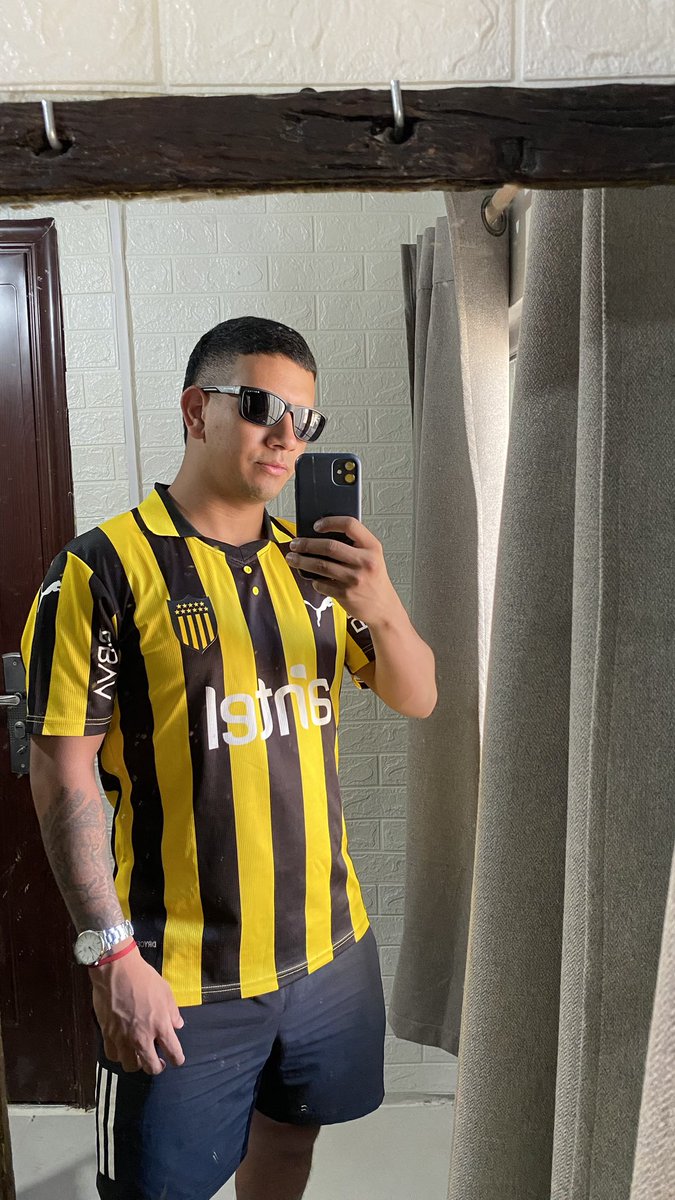 _mendez07's tweet photo. 💛🖤 https://t.co/CM9aEmvNsR