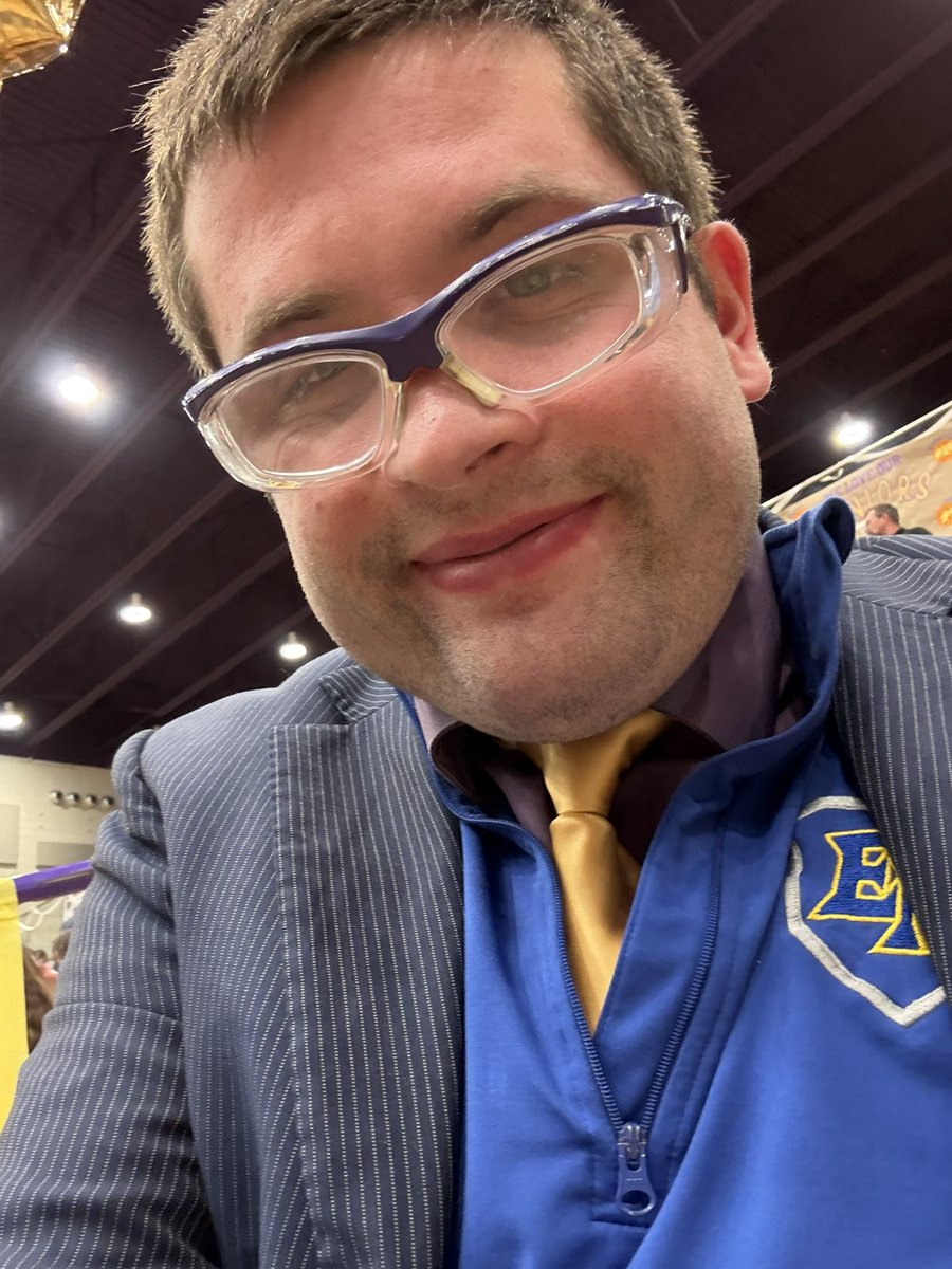 Back in New Haven this time I’m here to watch two former Angola coaches go at it i’m here to support Ed Bentley and Brandon Appleton but of course I’m gonna sit on East Noble side to support my former boss. 
￼￼