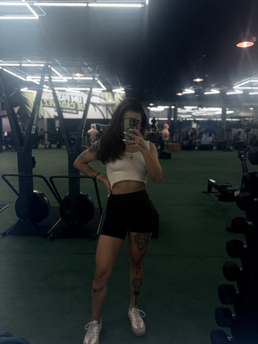 mcostalopes3's tweet photo. Dieta, treinos, suplementos certos. 
Déficit calórico com força 🥵🫦🫴🏽 

eu sou apaixonada pelo meu corpo 🥵 https://t.co/lSZafedL0a