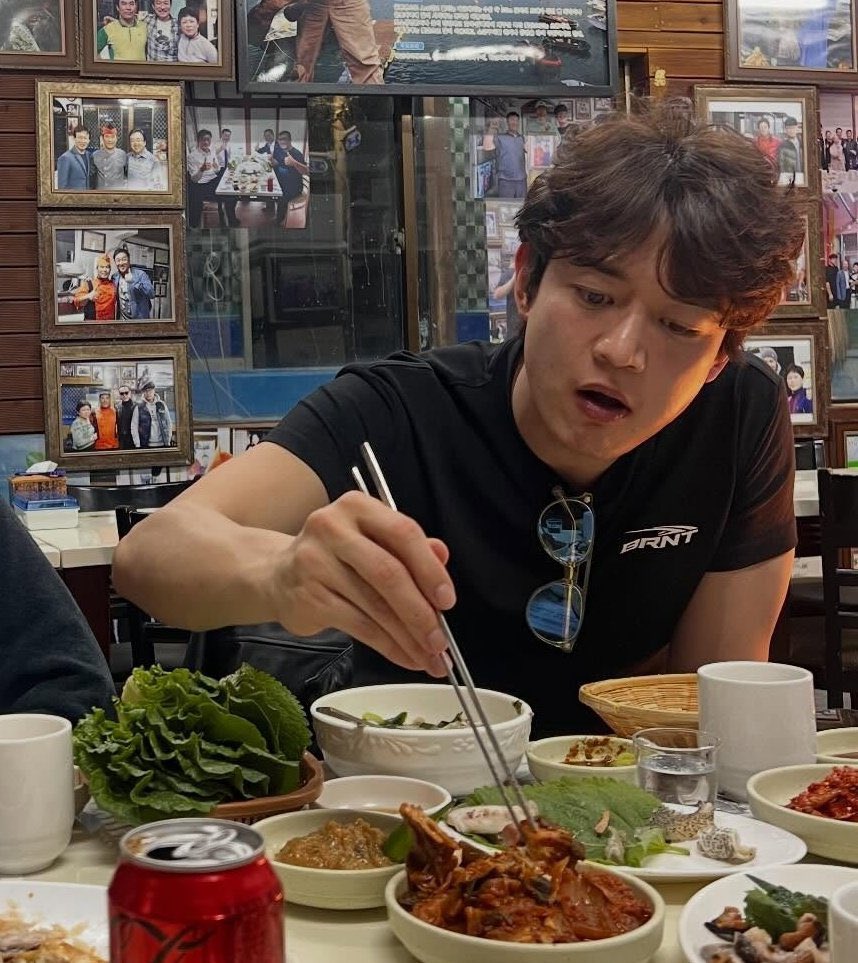 mxngzicom's tweet photo. 와나이사람 상다리부러지게차려놓고밥먹을때마다 타락할것같음 https://t.co/k4RETydlWo