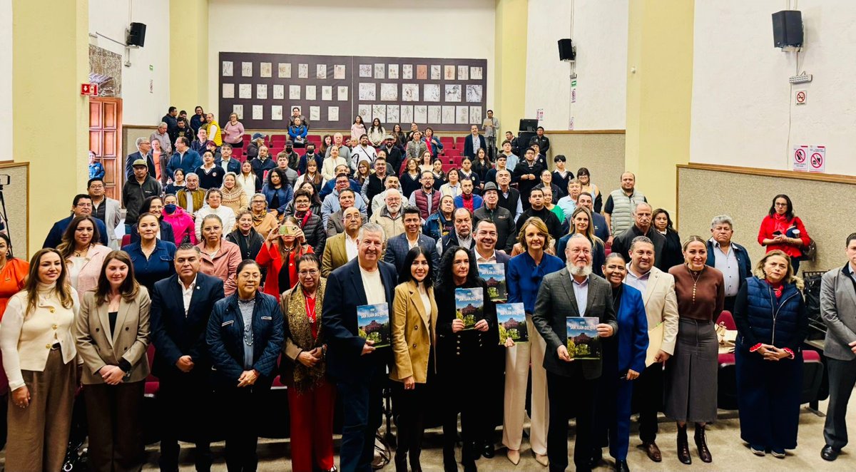 Presenta López Birlain el libro San Juan del Río  #AQ is.gd/a8W3Fg