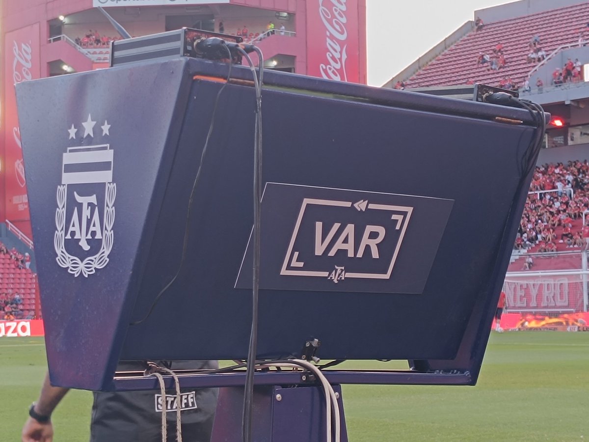 Nueva revisión del VAR, expulsado Cabral en #Independiente