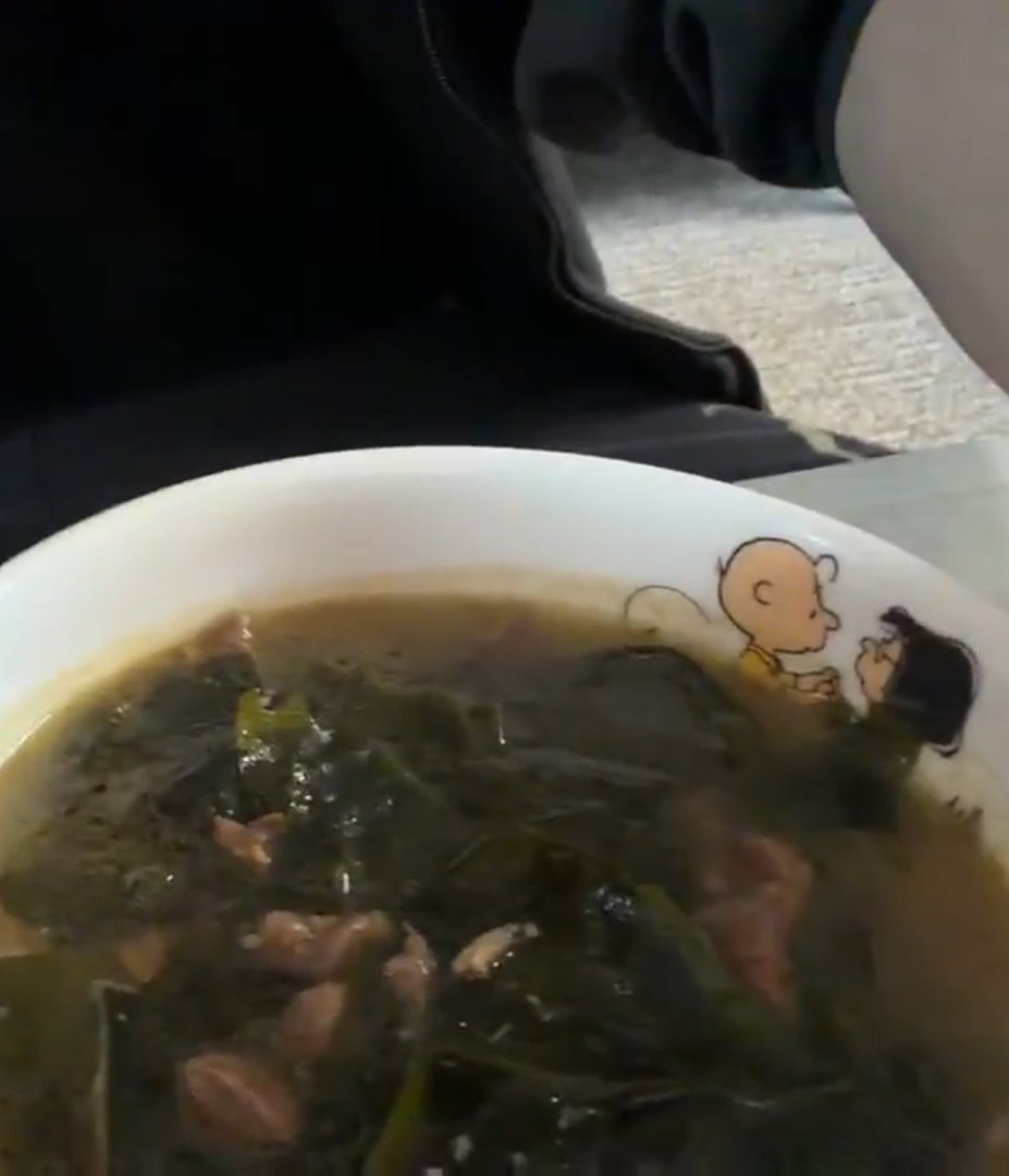 생일이라고 화이트스초생에 초불어주고 미역국에 저당현미밥 말아주고 너희 늙었다☆.. 해주는 남성