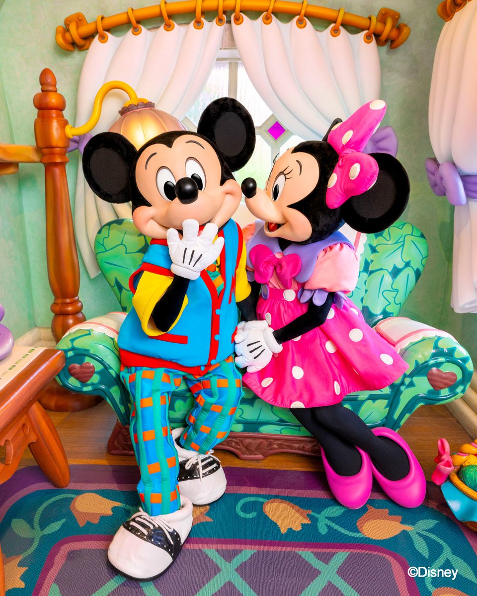 💗今日2月14日は、バレンタインデー💗

ミッキーマウスとミニーマウスも素敵なひとときを過ごしています✨