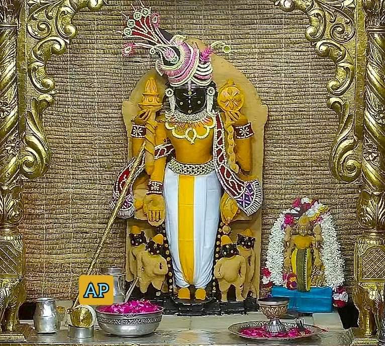 શુભ સવાર મિત્રો 
જય શ્રી કૃષ્ણ 
જય શ્રી રામ